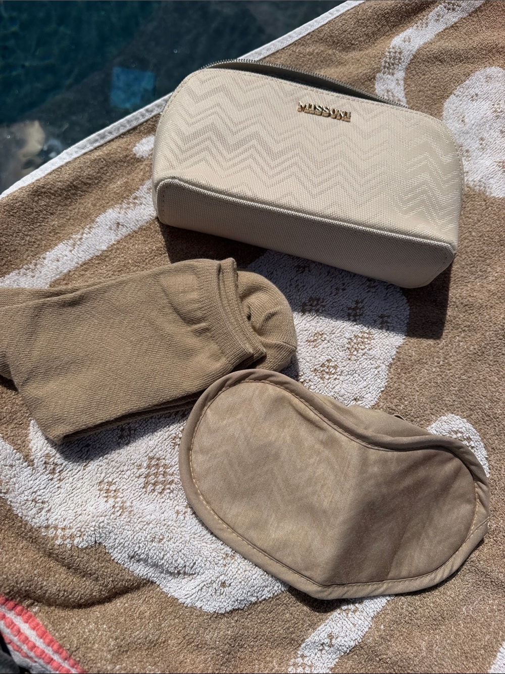 MISSONI for DELTA Cream Chevron Zip Cosmetic Pouch ~ socks & eye mask